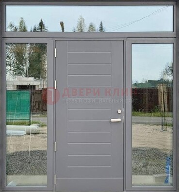 Серая стальная дверь с панелью МДФ и стеклянными фрамугами ДФГ-28 в Пушкино