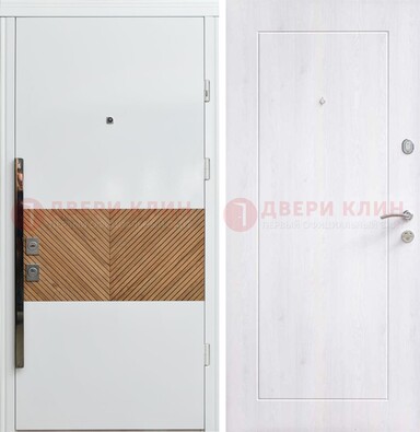 Белая железная дверь МДФ горизонтальной вставкой ДМ-265 в Пушкино