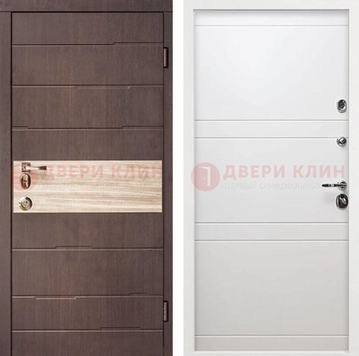 Коричневая стальная дверь с филенчатой МДФ в Белом цвете ДМ-306 в Пушкино