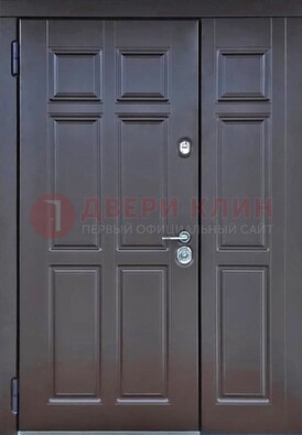 Тёмная двухстворчатая входная дверь для коттеджа с МДФ ДМ-533 в Пушкино