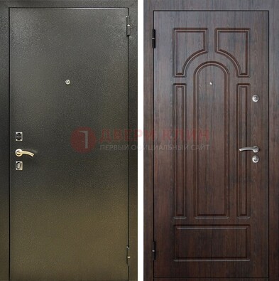 Железная темно-серая дверь с порошковым напылением и МДФ Тисненый орех ДП-275 в Пушкино