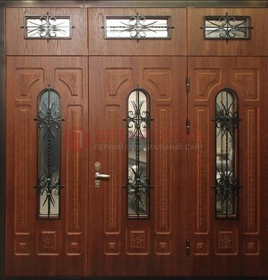 Парадная дверь с металлическими вставками и ковкой ДПР-72 в дом в Пушкино