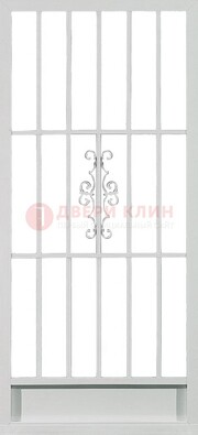 Белая стальная решетчатая дверь с ковкой ДР-35 в Пушкино