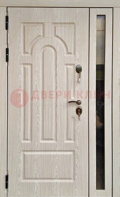 Белая металлическая дверь со стеклом ДС-68 в Пушкино