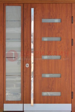 Коричневая металлическая дверь со стеклом ДС-72 в Пушкино