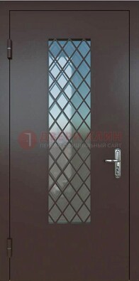 Темная металлическая дверь с решеткой и стеклом ДС-7 в Пушкино