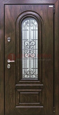 Темная филенчатая железная дверь со стеклом и ковкой ДСК-102 в Пушкино