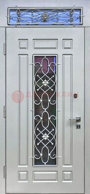 Белая железная дверь со стеклом и ковкой с верхней фрамугой ДСК-112 в Пушкино