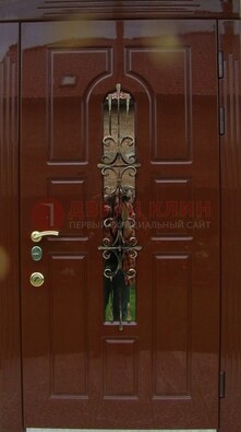 Красивая металлическая дверь со стеклом и ковкой ДСК-33 в Пушкино