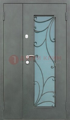 Двухстворчатая железная дверь со стеклом и ковкой ДСК-40 в Пушкино