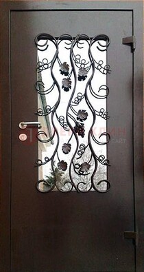 Металлическая дверь со стеклом и ковкой ДСК-43 в офис в Пушкино