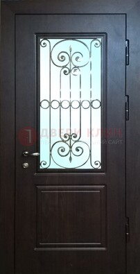 Железная дверь со стеклом и ковкой ДСК-65 для общественных зданий в Пушкино