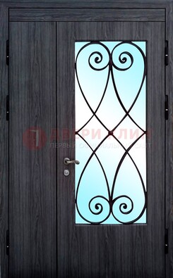 Стальная дверь со стеклом и ковкой ДСК-69 в деревянный дом в Пушкино