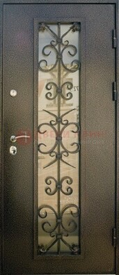 Входная дверь Дверь со стеклом и ковкой черного цвета ДСК-76 для веранды в Пушкино