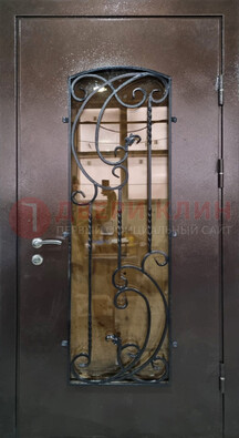 Металлическая дверь со стеклом и ковкой ДСК-95 для магазина в Пушкино