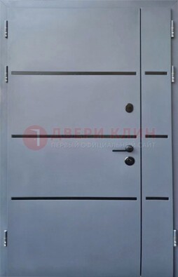 Серая металлическая тамбурная дверь с молдингами ДТМ-42 в Пушкино