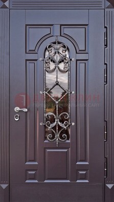 Темная уличная дверь с виноритом и стеклом с ковкой ДВТ-164 в Пушкино
