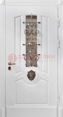 Белая металлическая дверь с виноритом и стеклом с ковкой ДВТ-165 в Пскове