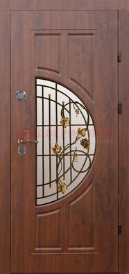 Стальная коричневая дверь с виноритом и ковкой ДВТ-82 в Пушкино