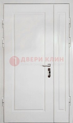 Полуторная металлическая дверь с МДФ в белом цвете ПЛ-24 в Пушкино